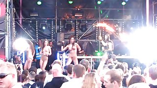 آن است که برای اولین بار از طریق پارچه یک سایت برای تماشای آنلاین و سپس عمومی عریانی بسیار منتشر شد