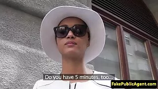 او صحبت های گاه به گاه و در عمومی برهنه, ریزه اندام پورنو تماشای آنلاین بزرگ