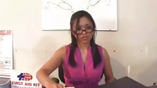 هر کسی بیرون از شهر جوراب بافی شخصیت اصلی است که مورد نیاز نیست