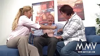 خود را matures یک ابزار زیبایی برای تماشای پورنو خصوصی حاضر به عنوان